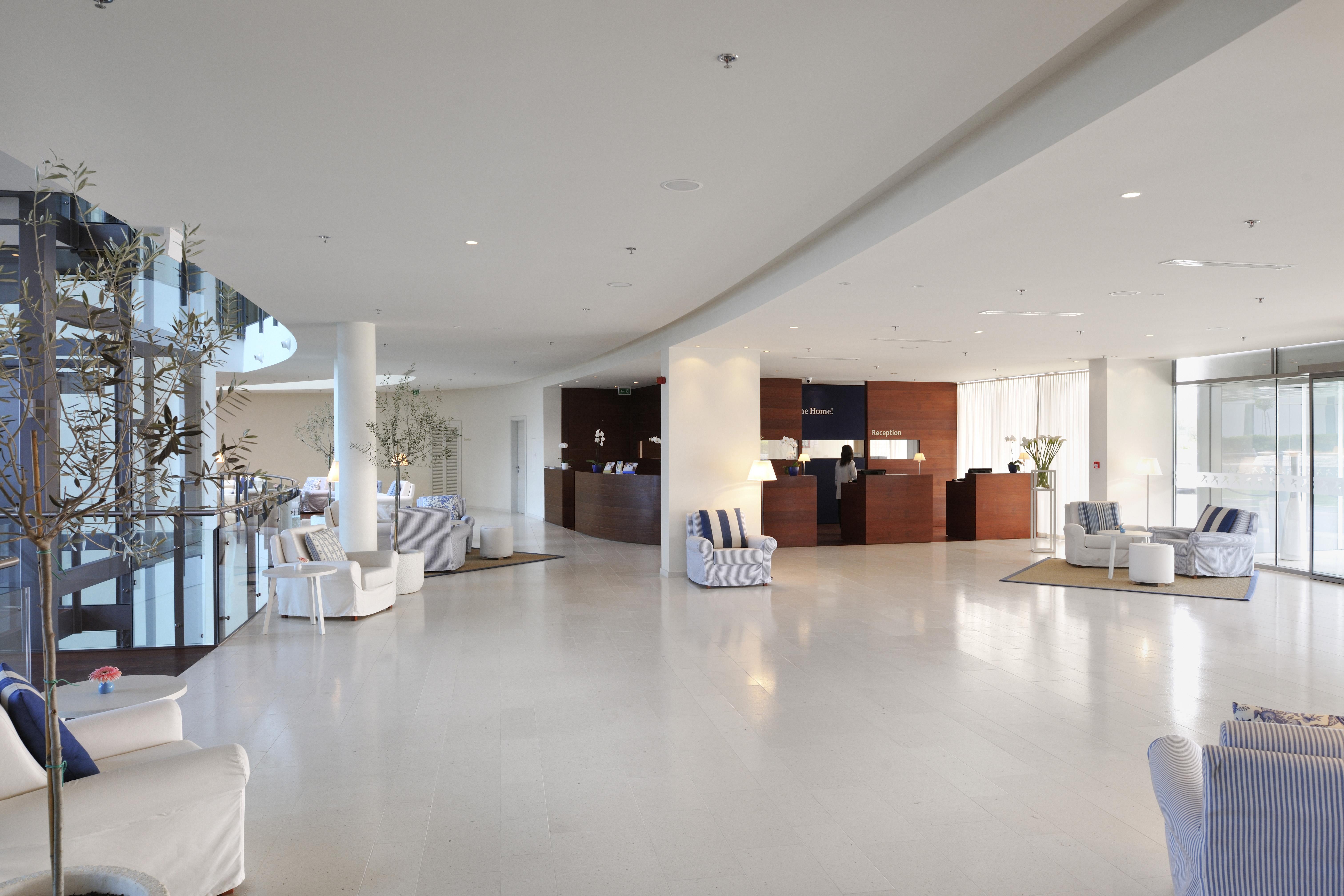 法尔肯斯坦纳酒店及亚德拉Spa 佩特坎内 外观 照片 The lobby of the hotel