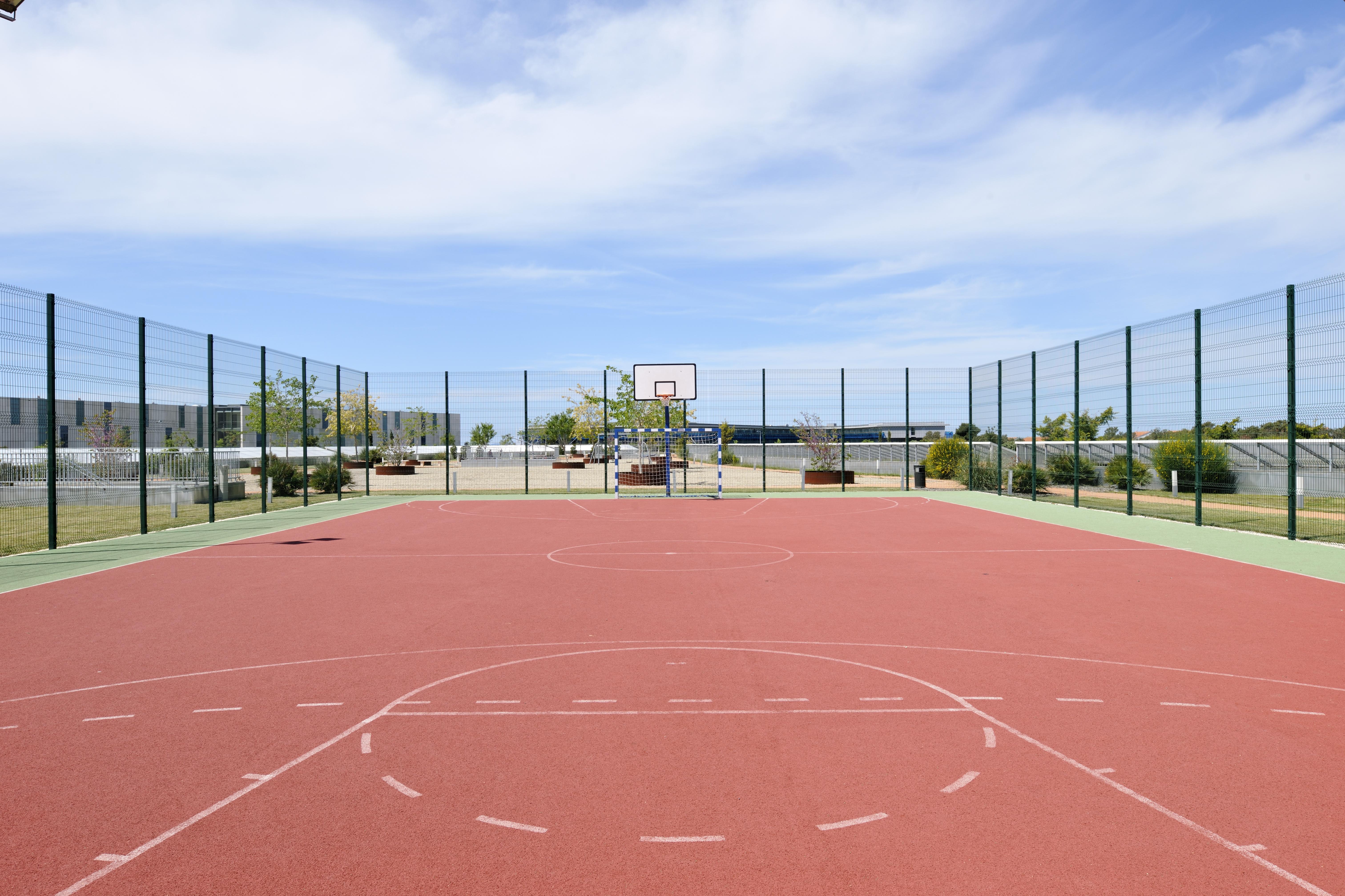 法尔肯斯坦纳酒店及亚德拉Spa 佩特坎内 外观 照片 Basketball court at the University of New England, Australia
