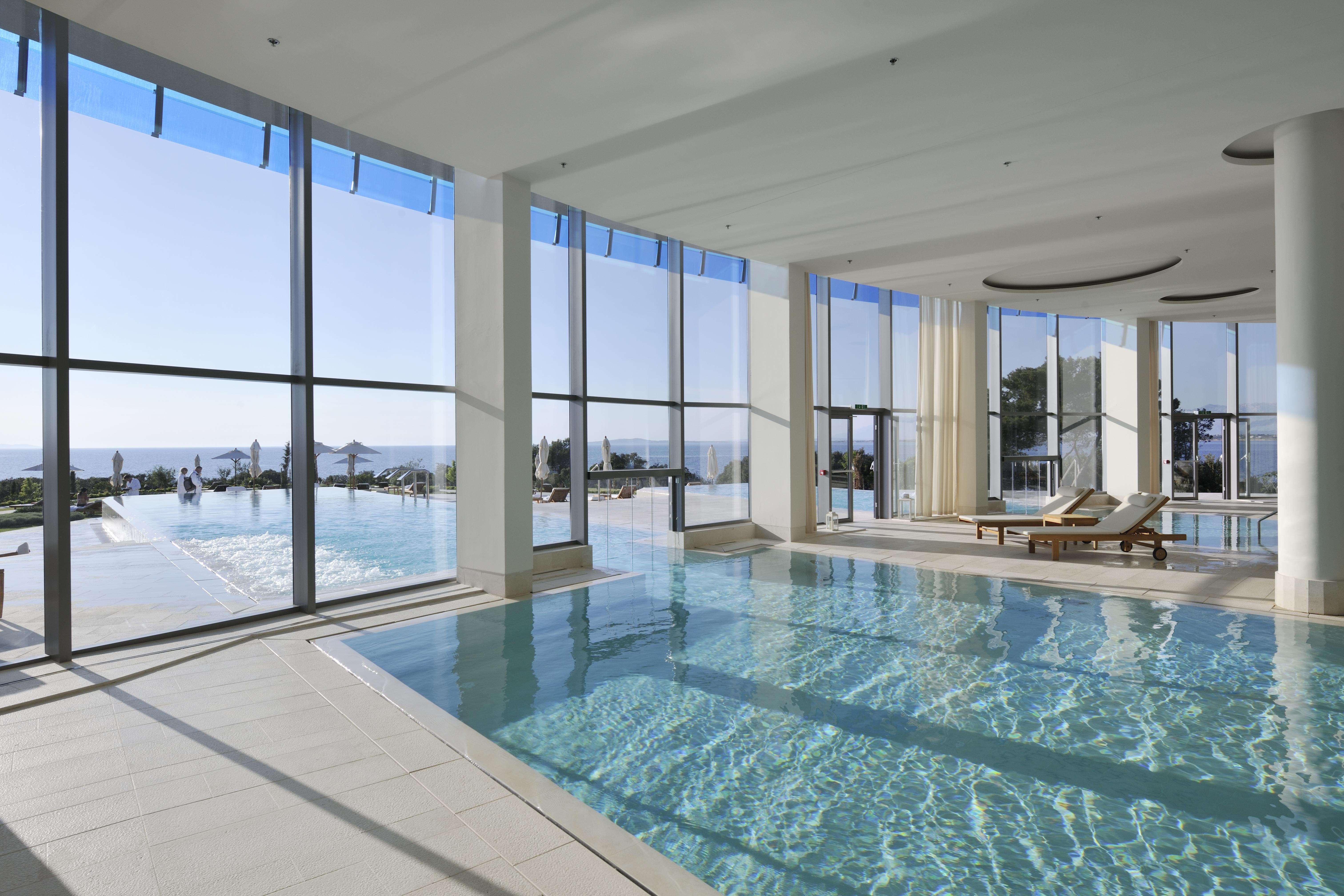 法尔肯斯坦纳酒店及亚德拉Spa 佩特坎内 外观 照片 The pool at the hotel