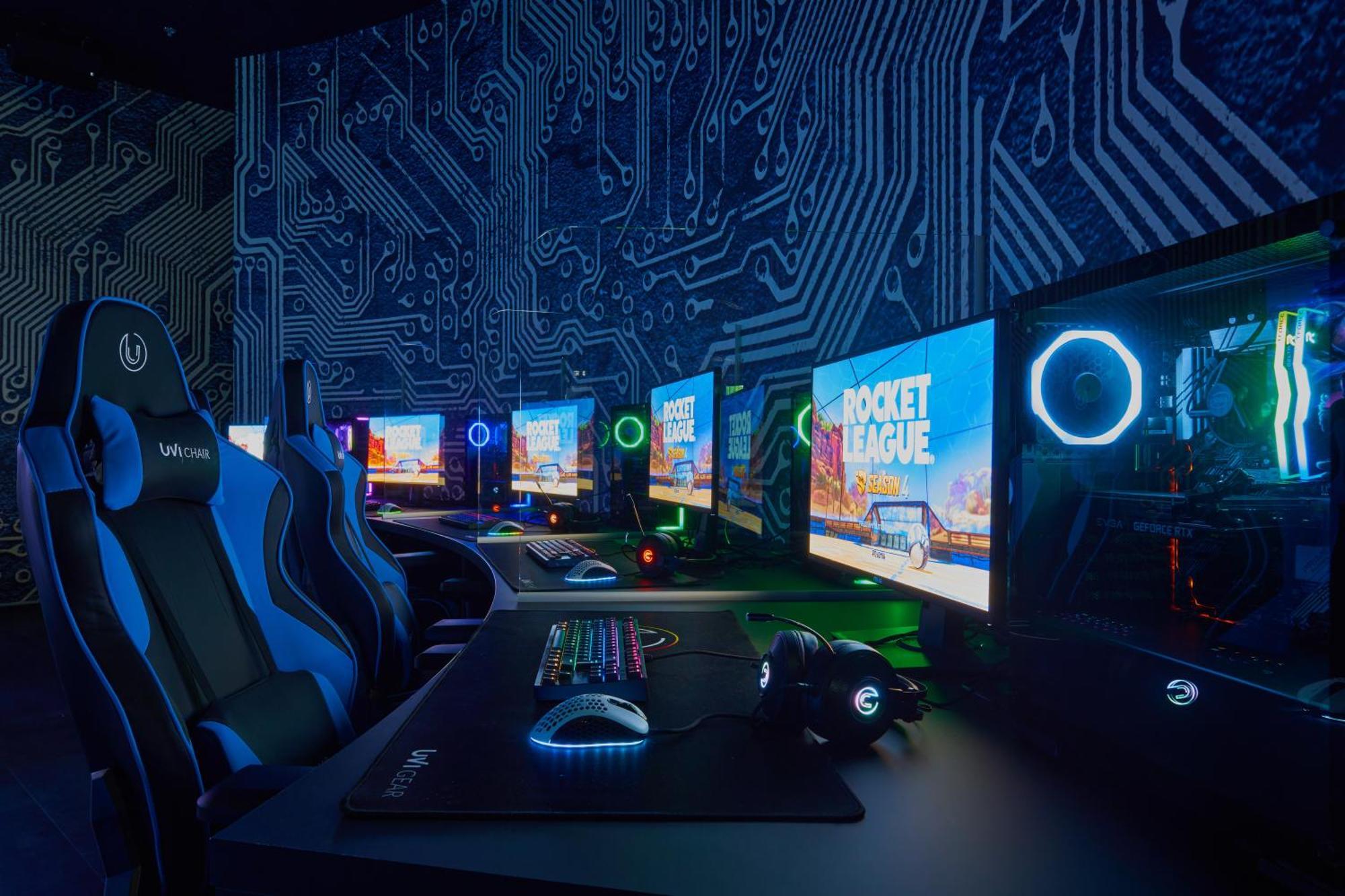 法尔肯斯坦纳酒店及亚德拉Spa 佩特坎内 外观 照片 The gaming room at the 2019 Intel Extreme Masters